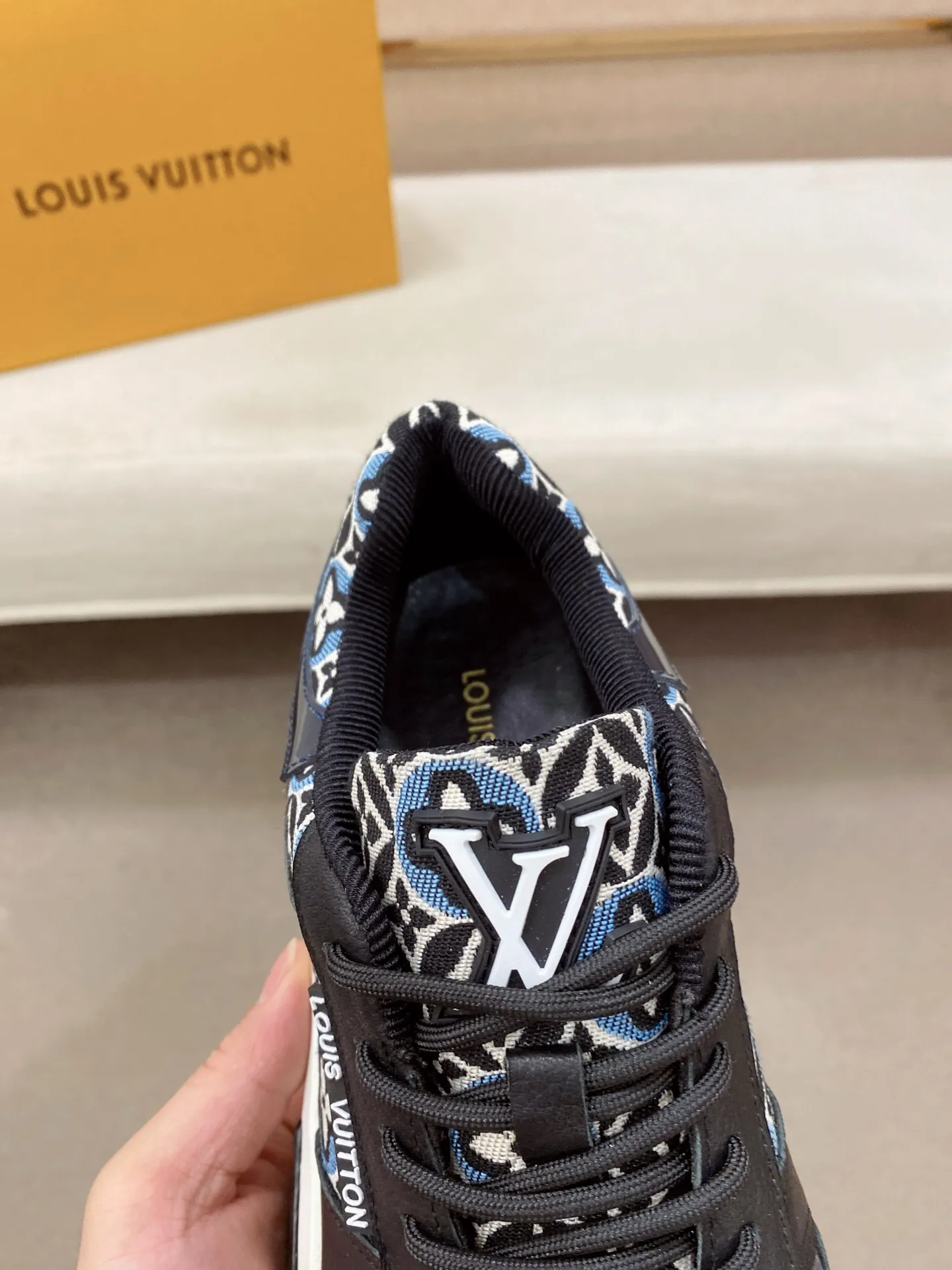 Men's shoes💰 462💰louis vuitton (Louis Vuitton/lv)🔍🔍The new counters are on sale at the same time. The uppers are imported from Italy. ️Re-engraved🇮🇹💪💪, ⚠Sole: The original sole is specially provided by the original factory, the exclusive movable molded sole is super comfortable, ⚠Original factory follow-up goods, 🔍🔍high quality, you can go in and out of the counter at will, welcome to compare⚠. Code number: 38-44 (45/46 customized, non-refundable)